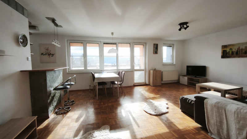 Ihneď voľný 3 izbový priestranný byt s veľkým balkónom, Veselá ulica, zariadený