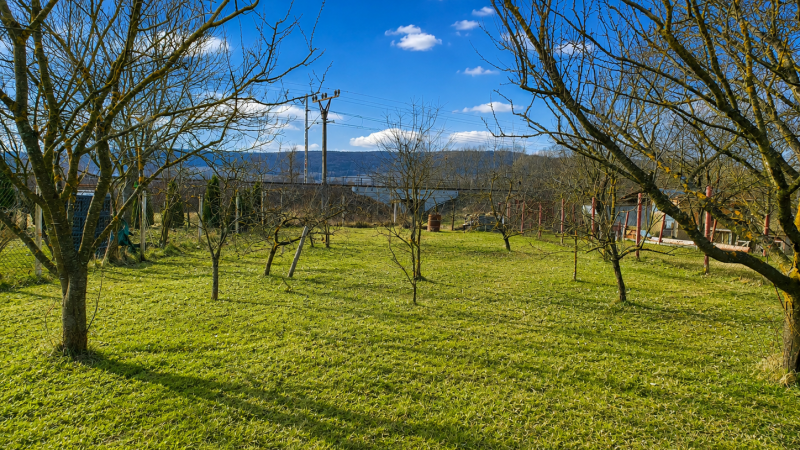 Na predaj stavebný pozemok Šarišské Michaľany, 570 m2, IS v krátkej vzdialenosti