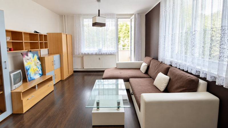 PRENÁJOM | 2-izbový byt so zasklenou loggiou v centre Prešova – 49 m²